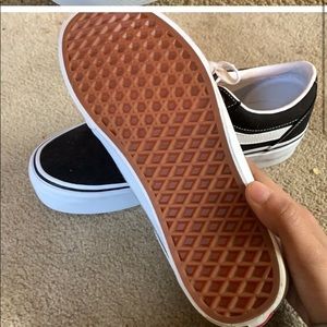 Vans size 9 women’s platform shoes :)never worn brand new! price is negotiable